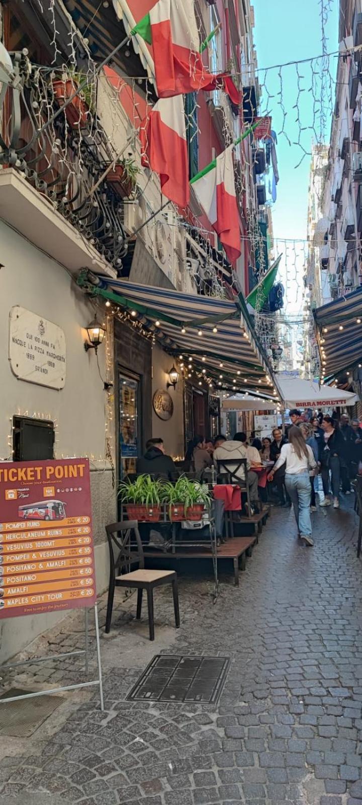 La Chicca Appartamento Intero Nei Quartieri Spagnoli Nápoles Exterior foto